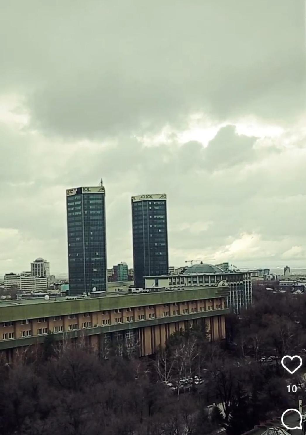Квартира на речке Есентайка Алматы Экстерьер фото